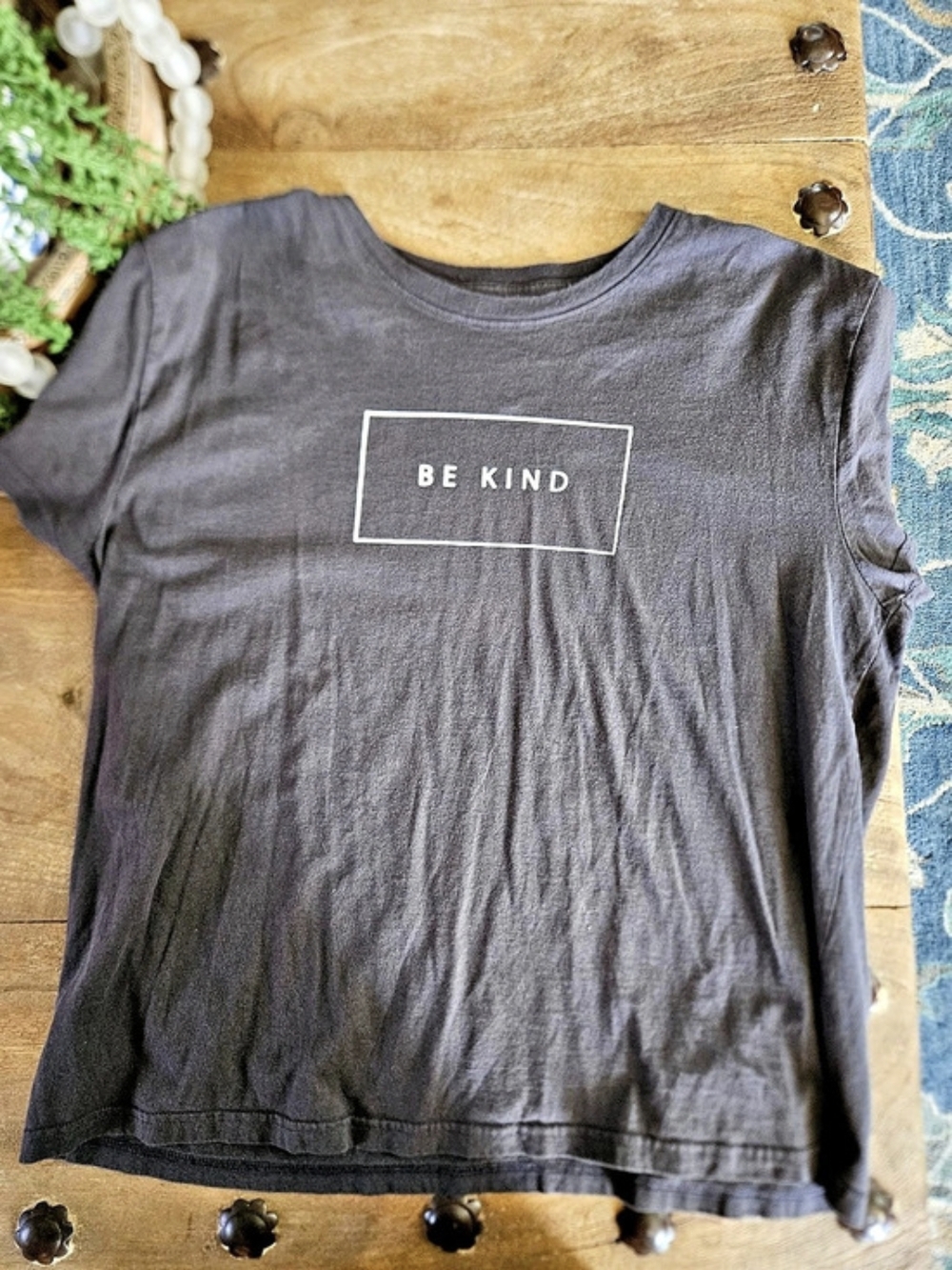Doe. Be Kind Graphic Tee in Gray Size XXL Like New